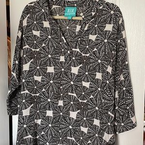 Escapada top Black and White  large